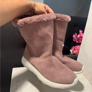 Skechers on the go  Tan Fur-Lined Boots